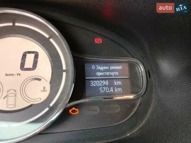 Рено Меган 2014 в Полтаве на Automoto.ua Белый Рено Меган, объемом двигателя 1.46 л и пробегом 320 тыс. км за 7800 $, фото 4 на Automoto.ua