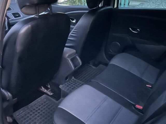 Белый Рено Меган, объемом двигателя 1.5 л и пробегом 175 тыс. км за 7400 $, фото 3 на Automoto.ua