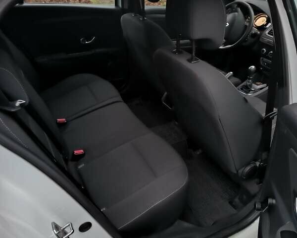 Белый Рено Меган, объемом двигателя 1.46 л и пробегом 279 тыс. км за 7800 $, фото 20 на Automoto.ua