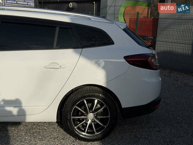 Белый Рено Меган, объемом двигателя 1.46 л и пробегом 178 тыс. км за 8550 $, фото 58 на Automoto.ua