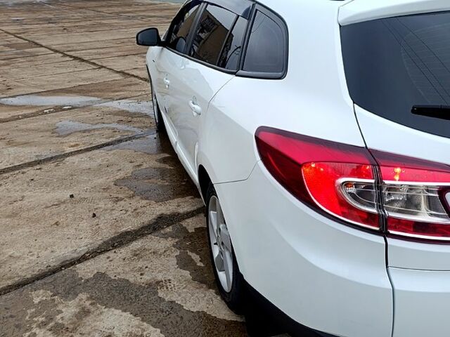 Белый Рено Меган, объемом двигателя 1.5 л и пробегом 267 тыс. км за 8900 $, фото 1 на Automoto.ua