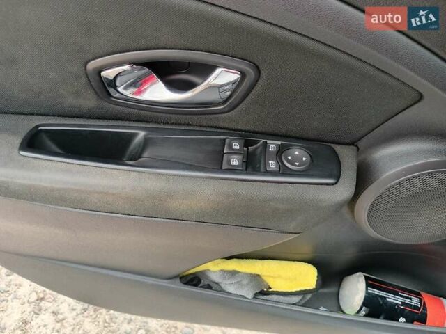 Рено Меган 2014 в Полтаве на Automoto.ua Белый Рено Меган, объемом двигателя 1.46 л и пробегом 320 тыс. км за 7800 $, фото 7 на Automoto.ua