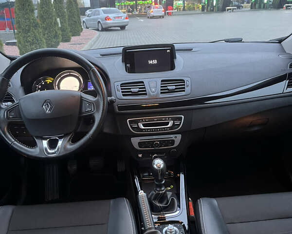 Белый Рено Меган, объемом двигателя 1.5 л и пробегом 223 тыс. км за 9900 $, фото 5 на Automoto.ua