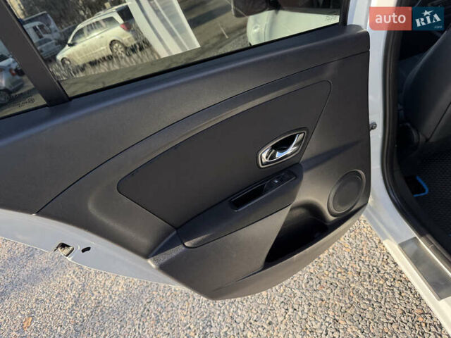 Белый Рено Меган, объемом двигателя 1.46 л и пробегом 178 тыс. км за 8550 $, фото 75 на Automoto.ua