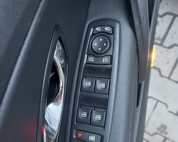 Белый Рено Меган, объемом двигателя 1.5 л и пробегом 223 тыс. км за 9900 $, фото 6 на Automoto.ua