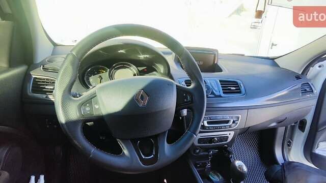 Рено Меган 2014 в Киеве на Automoto.ua Белый Рено Меган, объемом двигателя 1.5 л и пробегом 257 тыс. км за 8500 $, фото 11 на Automoto.ua