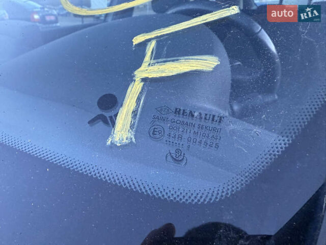 Белый Рено Меган, объемом двигателя 1.5 л и пробегом 245 тыс. км за 8250 $, фото 19 на Automoto.ua