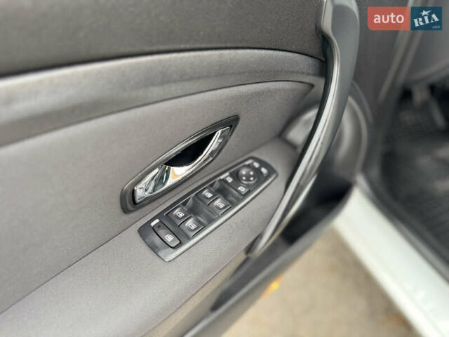 Белый Рено Меган, объемом двигателя 1.5 л и пробегом 225 тыс. км за 9850 $, фото 14 на Automoto.ua