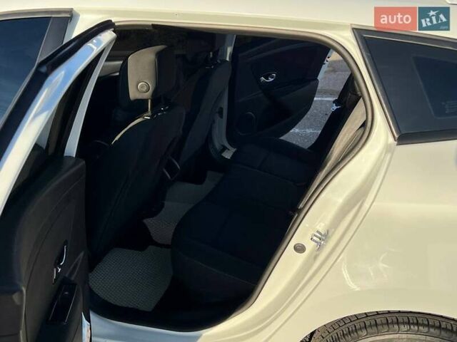 Білий Рено Меган, об'ємом двигуна 1.46 л та пробігом 272 тис. км за 7800 $, фото 47 на Automoto.ua