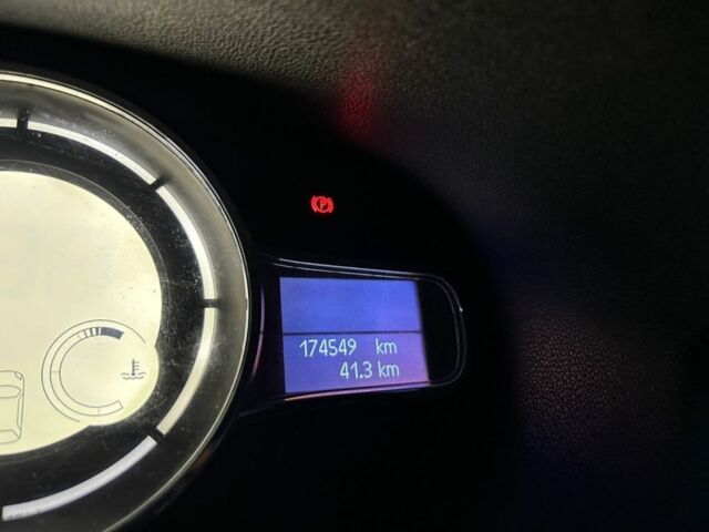 Белый Рено Меган, объемом двигателя 1.5 л и пробегом 175 тыс. км за 7400 $, фото 6 на Automoto.ua