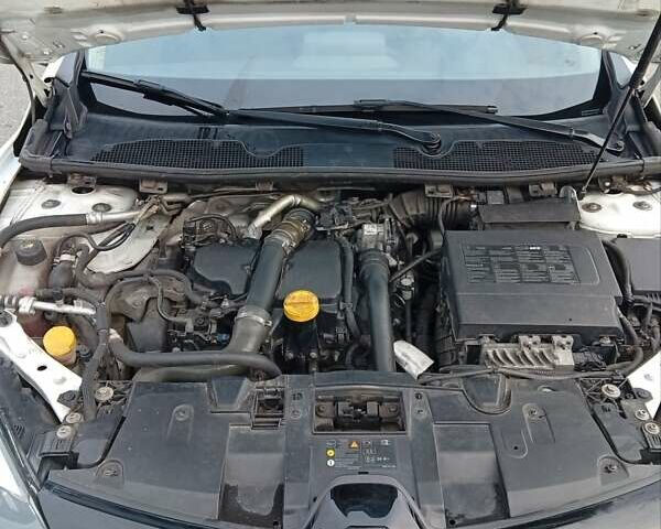 Белый Рено Меган, объемом двигателя 1.46 л и пробегом 238 тыс. км за 8800 $, фото 6 на Automoto.ua