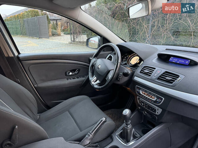 Білий Рено Меган, об'ємом двигуна 1.6 л та пробігом 227 тис. км за 7999 $, фото 4 на Automoto.ua