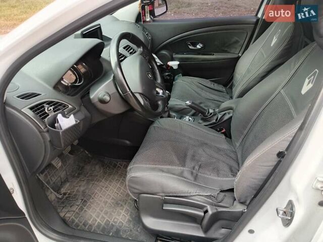 Рено Меган 2014 в Полтаве на Automoto.ua Белый Рено Меган, объемом двигателя 1.46 л и пробегом 320 тыс. км за 7800 $, фото 17 на Automoto.ua