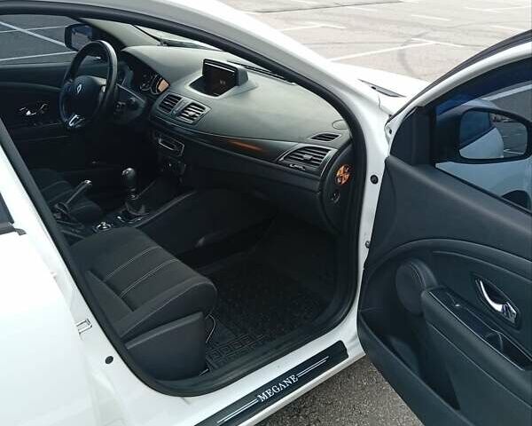 Белый Рено Меган, объемом двигателя 1.46 л и пробегом 238 тыс. км за 8800 $, фото 8 на Automoto.ua