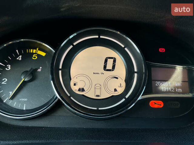 Белый Рено Меган, объемом двигателя 1.5 л и пробегом 206 тыс. км за 8500 $, фото 10 на Automoto.ua