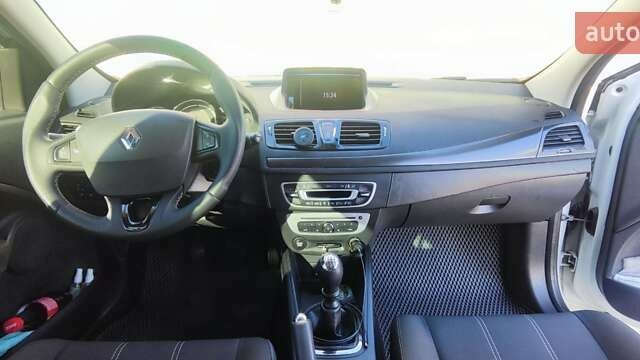 Рено Меган 2014 в Киеве на Automoto.ua Белый Рено Меган, объемом двигателя 1.5 л и пробегом 257 тыс. км за 8500 $, фото 17 на Automoto.ua