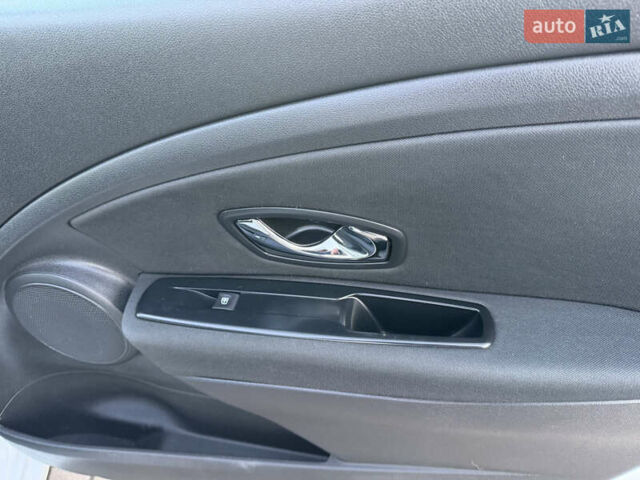 Белый Рено Меган, объемом двигателя 1.5 л и пробегом 265 тыс. км за 8550 $, фото 46 на Automoto.ua