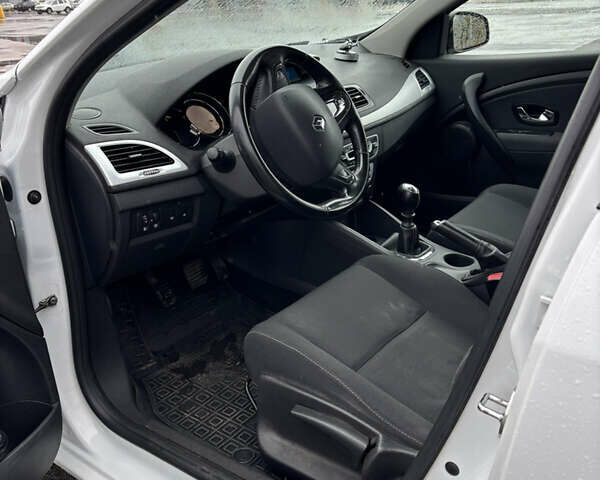 Белый Рено Меган, объемом двигателя 1.5 л и пробегом 242 тыс. км за 8700 $, фото 14 на Automoto.ua