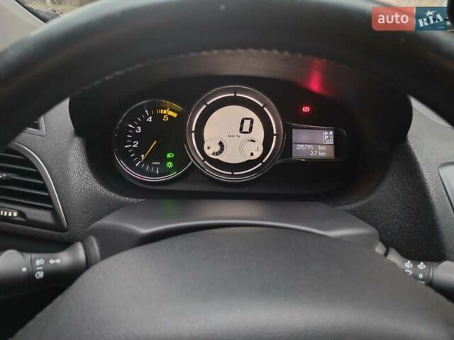 Белый Рено Меган, объемом двигателя 1.5 л и пробегом 296 тыс. км за 8000 $, фото 9 на Automoto.ua