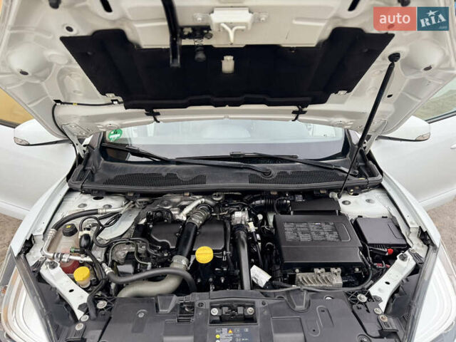 Белый Рено Меган, объемом двигателя 1.5 л и пробегом 225 тыс. км за 9850 $, фото 42 на Automoto.ua