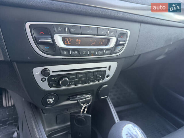 Белый Рено Меган, объемом двигателя 1.5 л и пробегом 265 тыс. км за 8550 $, фото 27 на Automoto.ua