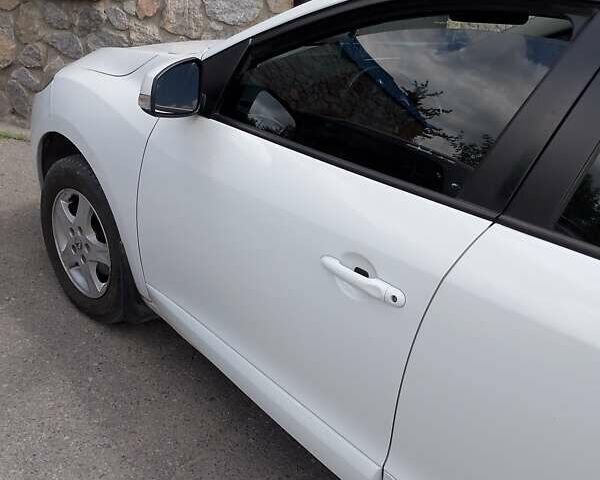 Белый Рено Меган, объемом двигателя 1.5 л и пробегом 200 тыс. км за 9800 $, фото 7 на Automoto.ua