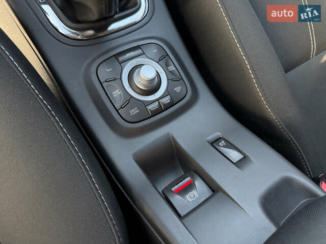 Белый Рено Меган, объемом двигателя 1.46 л и пробегом 178 тыс. км за 8550 $, фото 74 на Automoto.ua