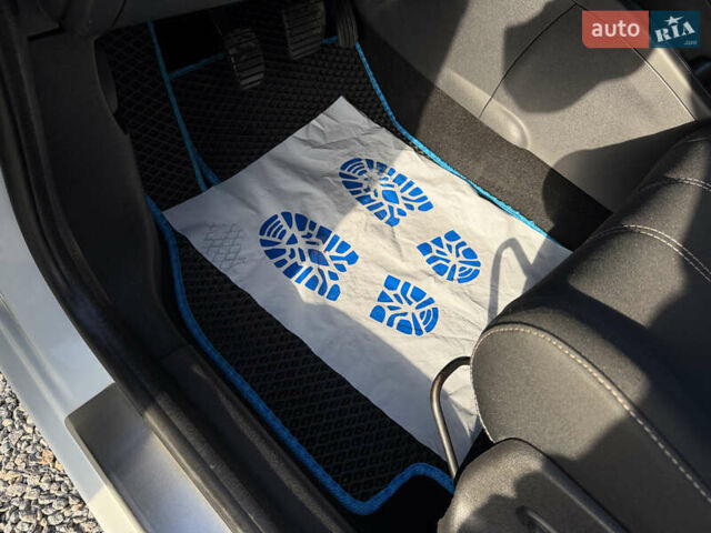 Белый Рено Меган, объемом двигателя 1.46 л и пробегом 178 тыс. км за 8550 $, фото 69 на Automoto.ua