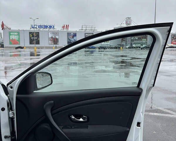 Белый Рено Меган, объемом двигателя 1.5 л и пробегом 242 тыс. км за 8700 $, фото 9 на Automoto.ua