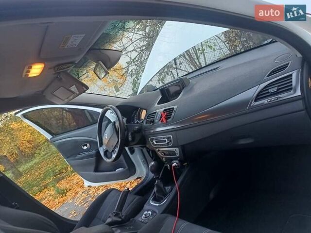 Белый Рено Меган, объемом двигателя 1.2 л и пробегом 180 тыс. км за 7200 $, фото 12 на Automoto.ua