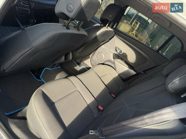 Белый Рено Меган, объемом двигателя 1.46 л и пробегом 178 тыс. км за 8550 $, фото 76 на Automoto.ua