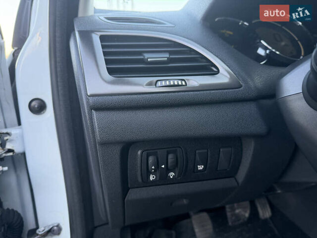 Белый Рено Меган, объемом двигателя 1.5 л и пробегом 265 тыс. км за 8550 $, фото 25 на Automoto.ua