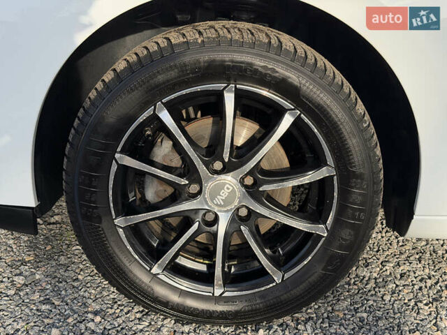 Белый Рено Меган, объемом двигателя 1.46 л и пробегом 178 тыс. км за 8550 $, фото 54 на Automoto.ua