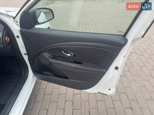 Белый Рено Меган, объемом двигателя 1.5 л и пробегом 280 тыс. км за 7750 $, фото 29 на Automoto.ua