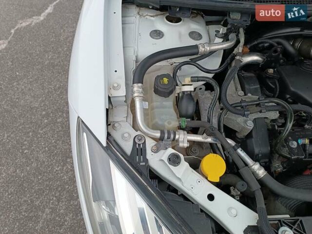 Білий Рено Меган, об'ємом двигуна 1.5 л та пробігом 306 тис. км за 8700 $, фото 10 на Automoto.ua