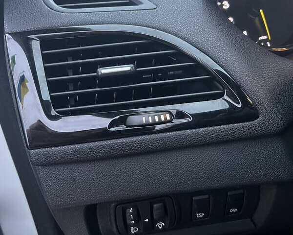 Белый Рено Меган, объемом двигателя 1.5 л и пробегом 223 тыс. км за 9900 $, фото 30 на Automoto.ua