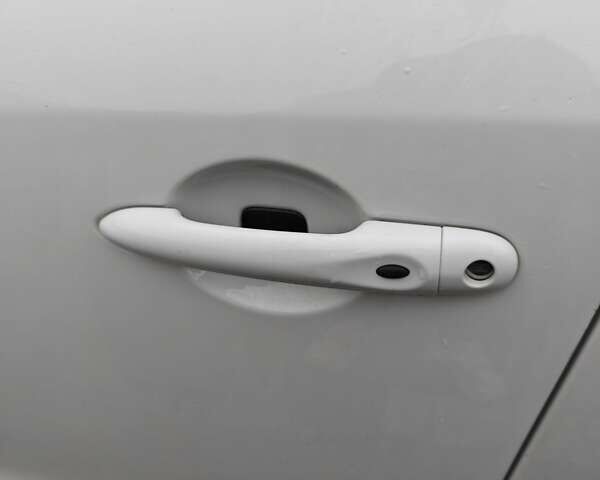 Белый Рено Меган, объемом двигателя 1.5 л и пробегом 131 тыс. км за 9300 $, фото 7 на Automoto.ua