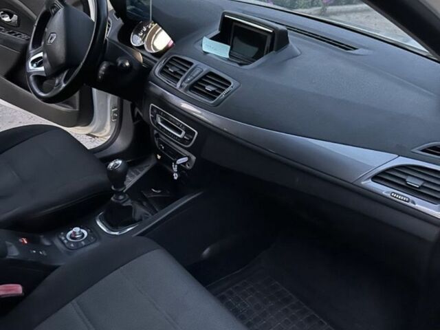 Белый Рено Меган, объемом двигателя 1.5 л и пробегом 175 тыс. км за 7400 $, фото 1 на Automoto.ua