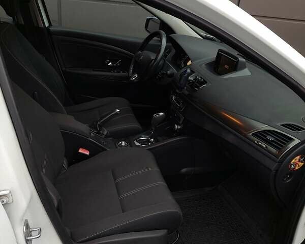 Белый Рено Меган, объемом двигателя 1.5 л и пробегом 269 тыс. км за 8000 $, фото 6 на Automoto.ua