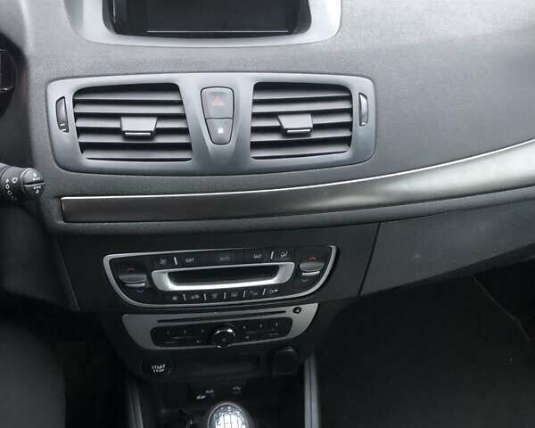 Белый Рено Меган, объемом двигателя 1.46 л и пробегом 238 тыс. км за 7600 $, фото 5 на Automoto.ua