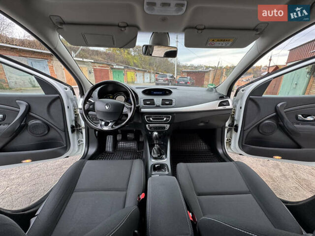 Белый Рено Меган, объемом двигателя 1.5 л и пробегом 225 тыс. км за 9850 $, фото 26 на Automoto.ua