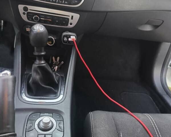 Белый Рено Меган, объемом двигателя 1.2 л и пробегом 180 тыс. км за 7200 $, фото 5 на Automoto.ua