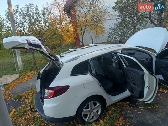 Белый Рено Меган, объемом двигателя 1.2 л и пробегом 180 тыс. км за 7200 $, фото 15 на Automoto.ua