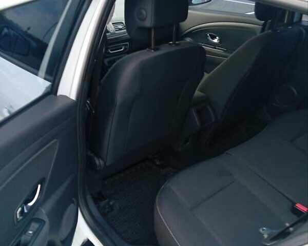 Белый Рено Меган, объемом двигателя 1.46 л и пробегом 238 тыс. км за 8800 $, фото 1 на Automoto.ua