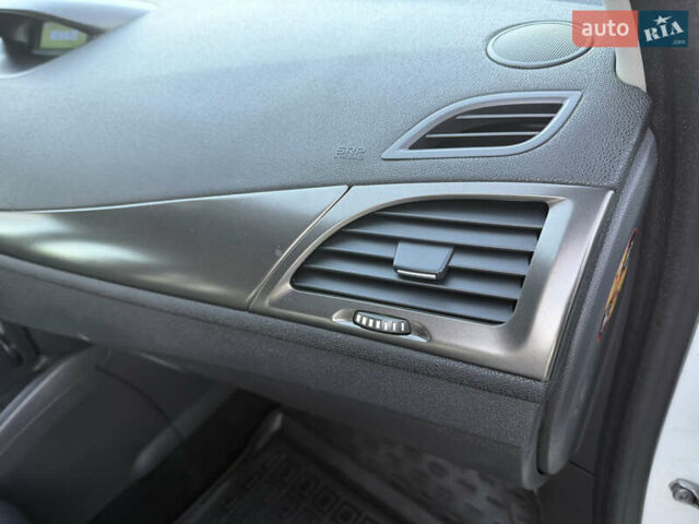 Белый Рено Меган, объемом двигателя 1.5 л и пробегом 265 тыс. км за 8550 $, фото 51 на Automoto.ua