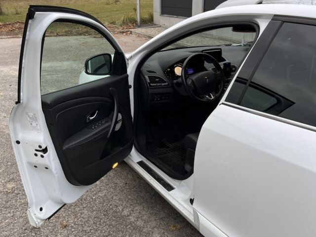 Белый Рено Меган, объемом двигателя 1.6 л и пробегом 167 тыс. км за 2600 $, фото 15 на Automoto.ua