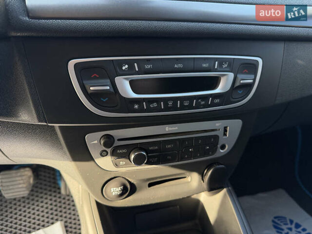 Белый Рено Меган, объемом двигателя 1.46 л и пробегом 178 тыс. км за 8550 $, фото 73 на Automoto.ua