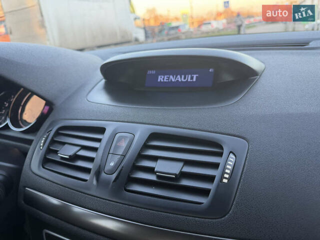 Белый Рено Меган, объемом двигателя 1.5 л и пробегом 265 тыс. км за 8550 $, фото 54 на Automoto.ua