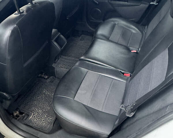 Белый Рено Меган, объемом двигателя 1.5 л и пробегом 260 тыс. км за 5500 $, фото 2 на Automoto.ua