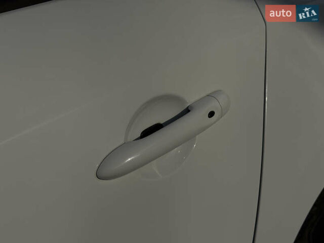 Белый Рено Меган, объемом двигателя 1.46 л и пробегом 178 тыс. км за 8550 $, фото 57 на Automoto.ua